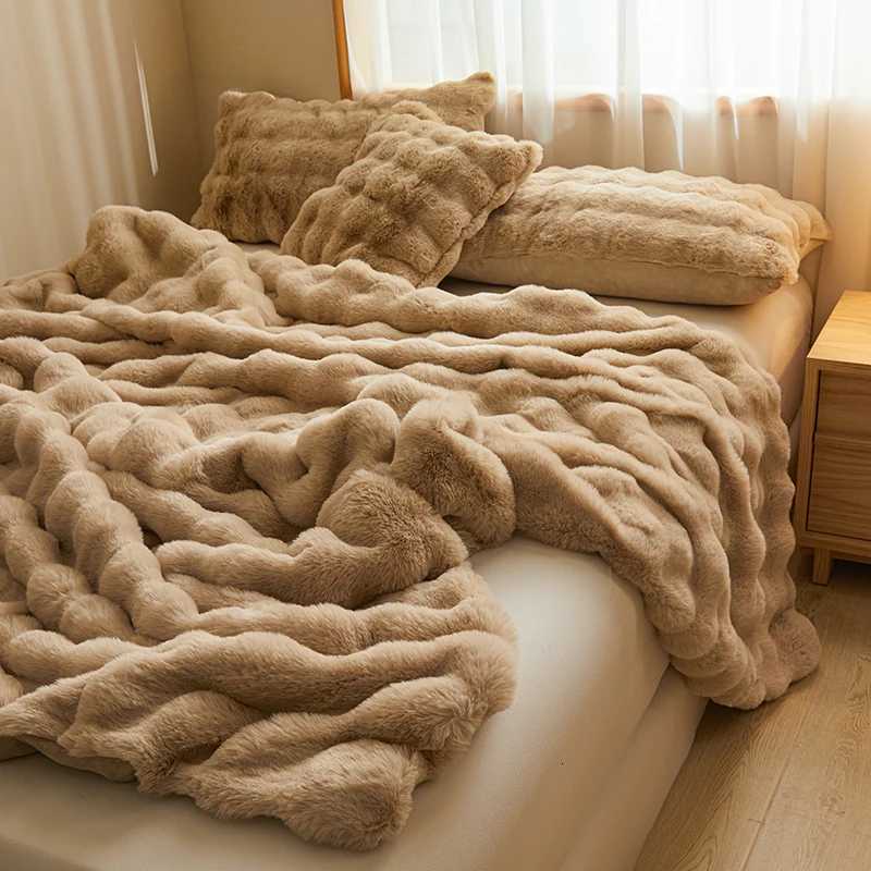 Luxury Solid Color Faux Rabbit Fur Blanket Winter Thickened Warm Faux Fur Blanket Soft Fluffy Throws Blankets for Sofa Bed Naps Y251011