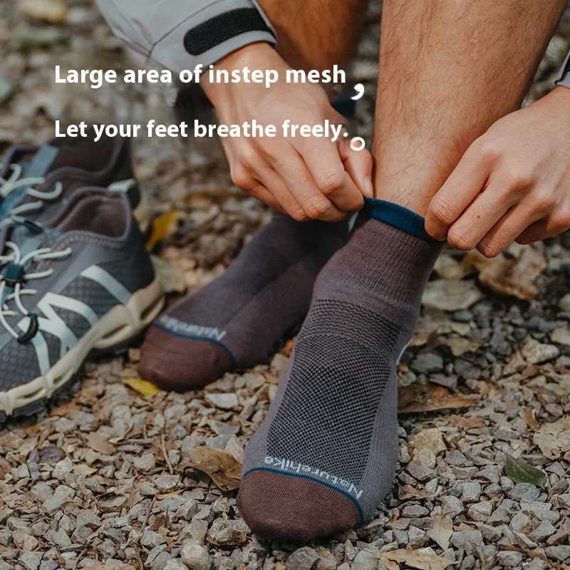 Naturehike Coolmax Quickdrying Mens Womens Sports Socks Professional Midtube Outdoor Mountaineering Hiking Breathable SocksW251011