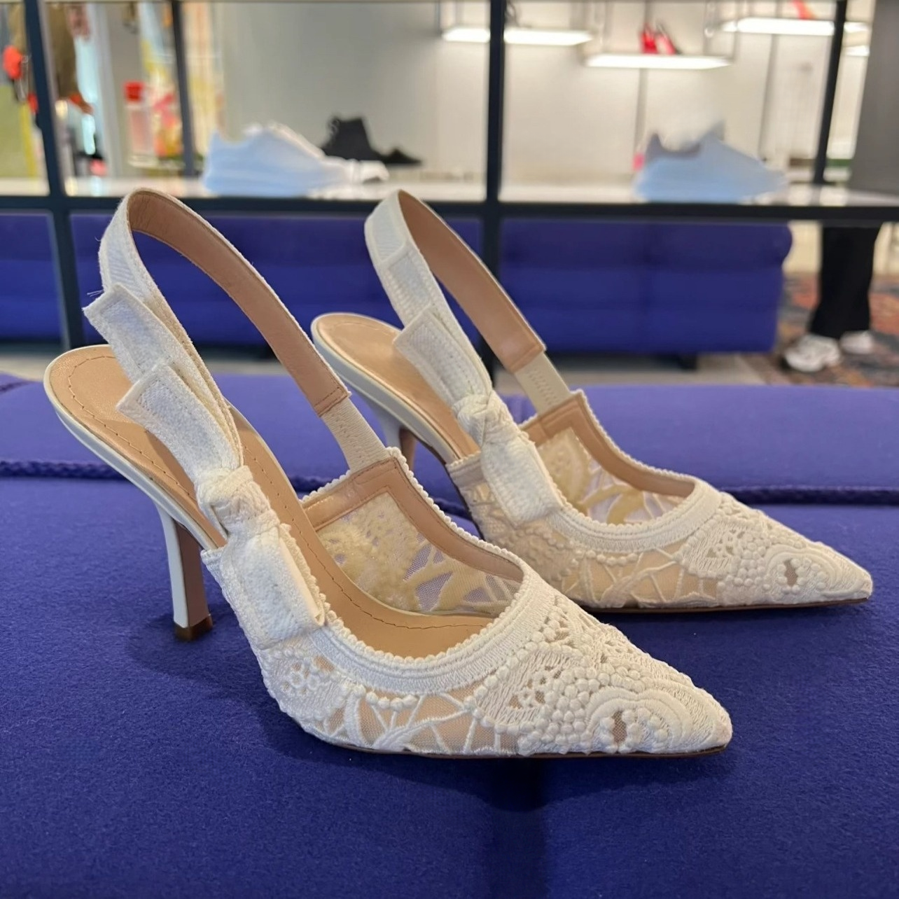 Designers Womens High Heel Sandals Luxurys Bowtie Letter Sandals Sexy Pointed Toe Heels Wedding Shoes 35-42