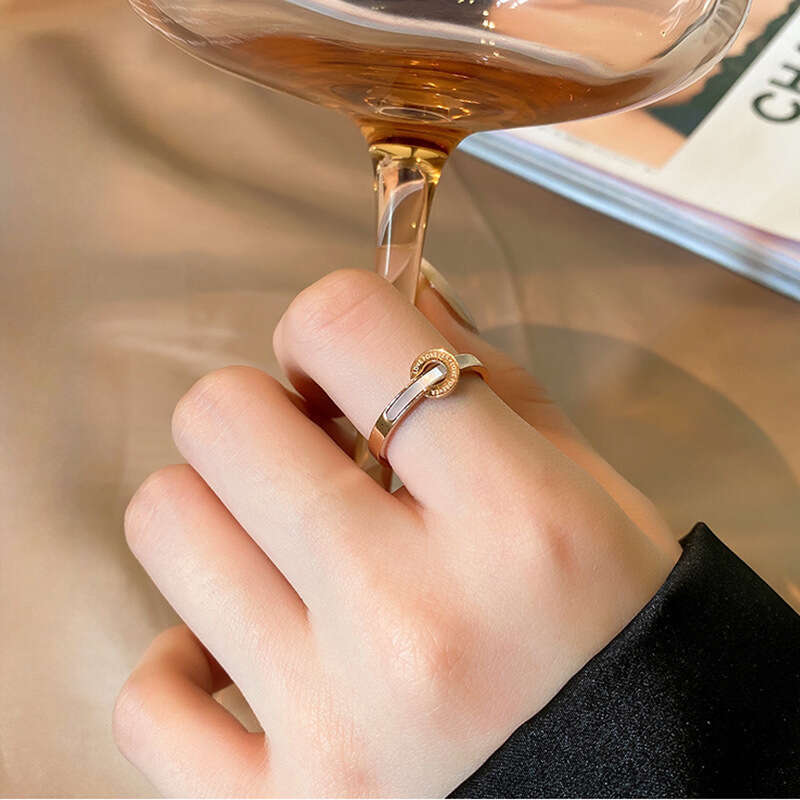 Ring Designer Luxury jewelry for Women White fritillary rings men Titanium Steel plated with gold Simple Fashion Unique Festival vacation gifts