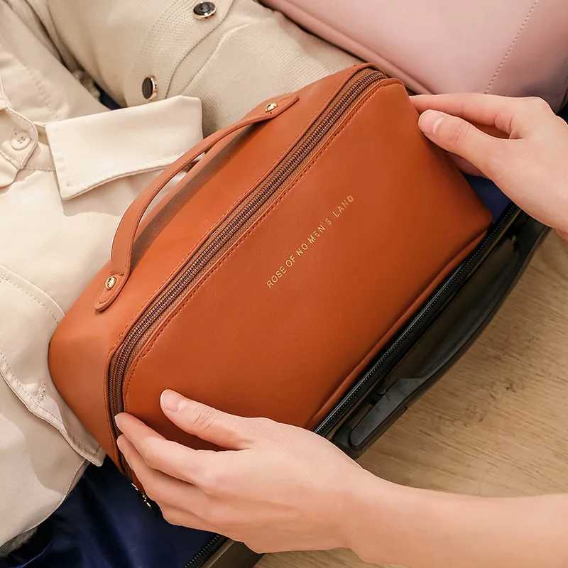 Large Capacity Cosmetic Bag Portable Travel Toiletry Organizer with Mtiple Pockets HighEnd Ins Famous Makeup Storage Pouch D251011