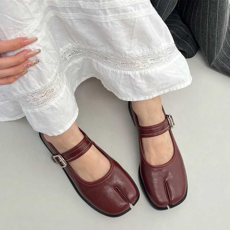 2025 Spring Autumn Vintage Split toe Tabi Women Ballet Flats Fashion Mary Janes Soft Walking Loafers Casual Lazy Chic ShoesXJ251011