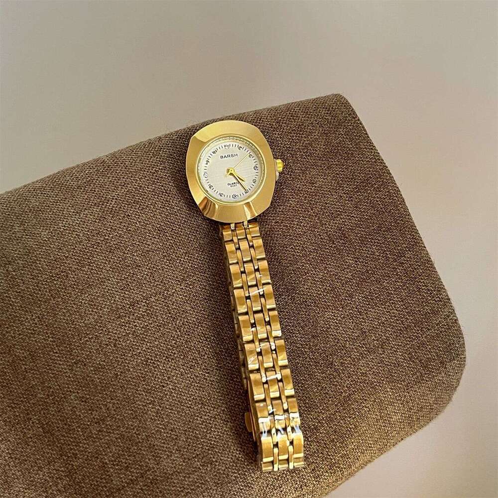 Second-h gold Designer Small Dial Internet Celebrity Whitening Watch for Women Exquisite Commuting Versatile Chain Hot-selling Model