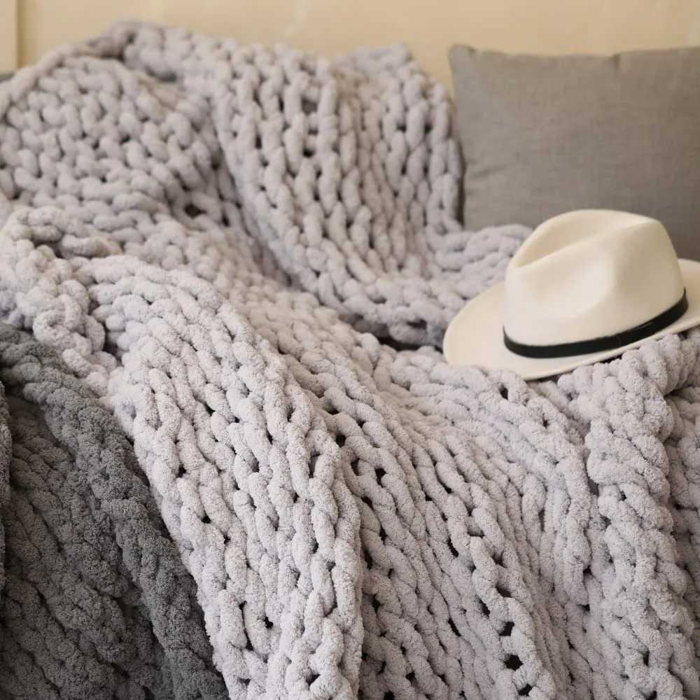 Christmas Soft Chenille Chunky Knit Blanket Knitted Throw Blanket 50x60 Handmade Cable Warm Thick Giant Blanket for Couch C251011