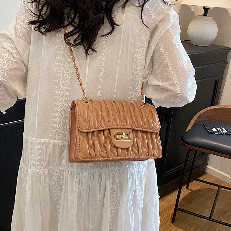 new Free delivery designer shoulder bag Fashionable and comfortable women's crossbody bag for daily commuting