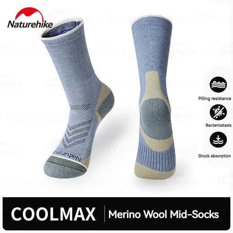 Naturehike Clash Of Colours MidCalf Socks Warm Hiking Leisure Outdoor Sports Running AntiBacteria Deodorant Straight SocksW251011