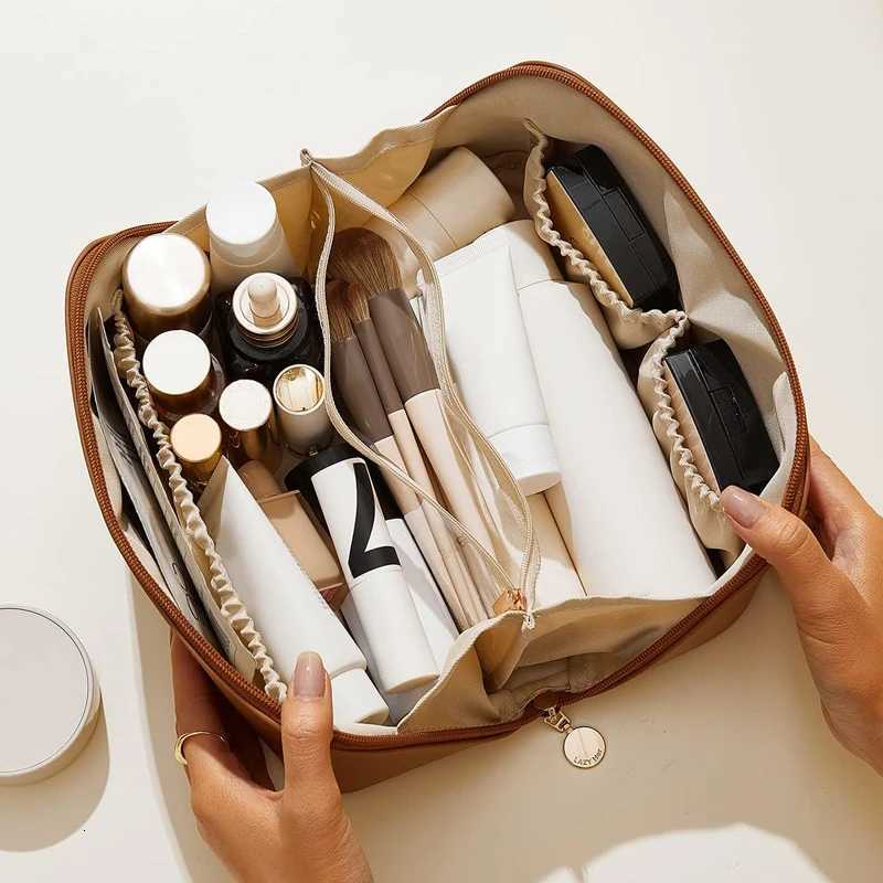 LargeCapacity Travel Cosmetic Bag Portable Organ low Bag PU Leather Makeup Bag Toiletries Storage Bag D251011