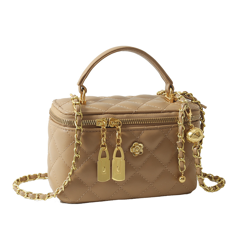 hot Free delivery designer shoulder bag Fashionable and minimalist solid color handbag for daily commuting