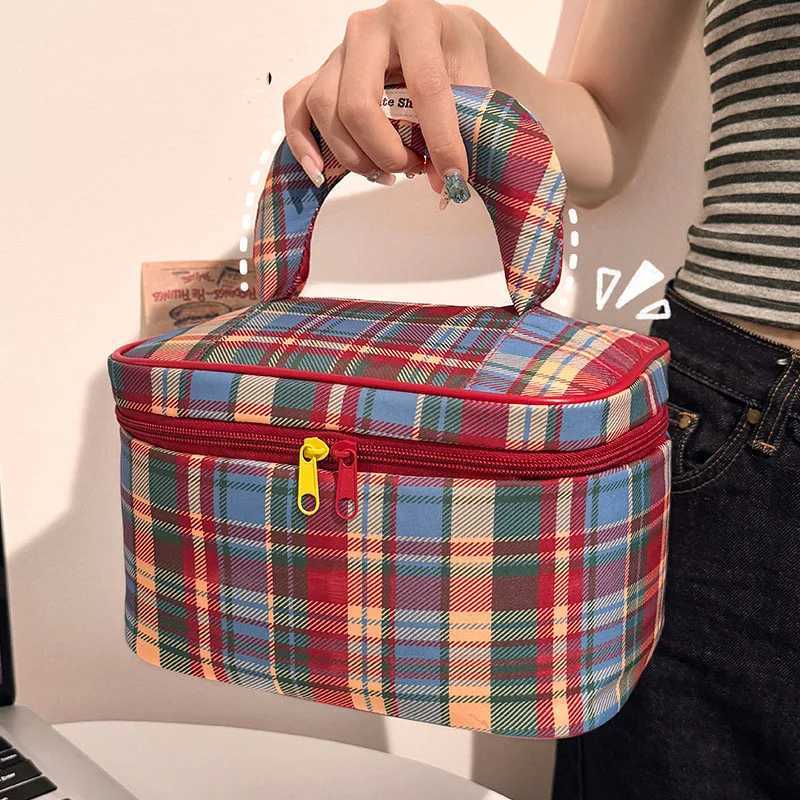 New Plaid Makeup Bag Small Fresh W Bag Mtifunctial Storage Bag Lightweight Fiable Canvas Bag 2025 Wens Handbag D251011