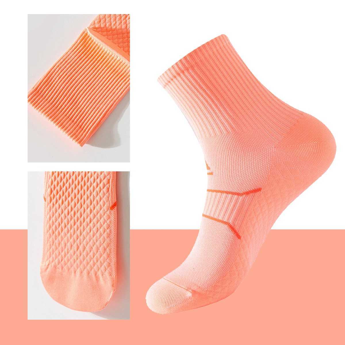 Pro Breathable Racing Bike Socks Outdoor Sports Compression Socks Breathable Mens And Womens Sports Running Basketball SocksW251011