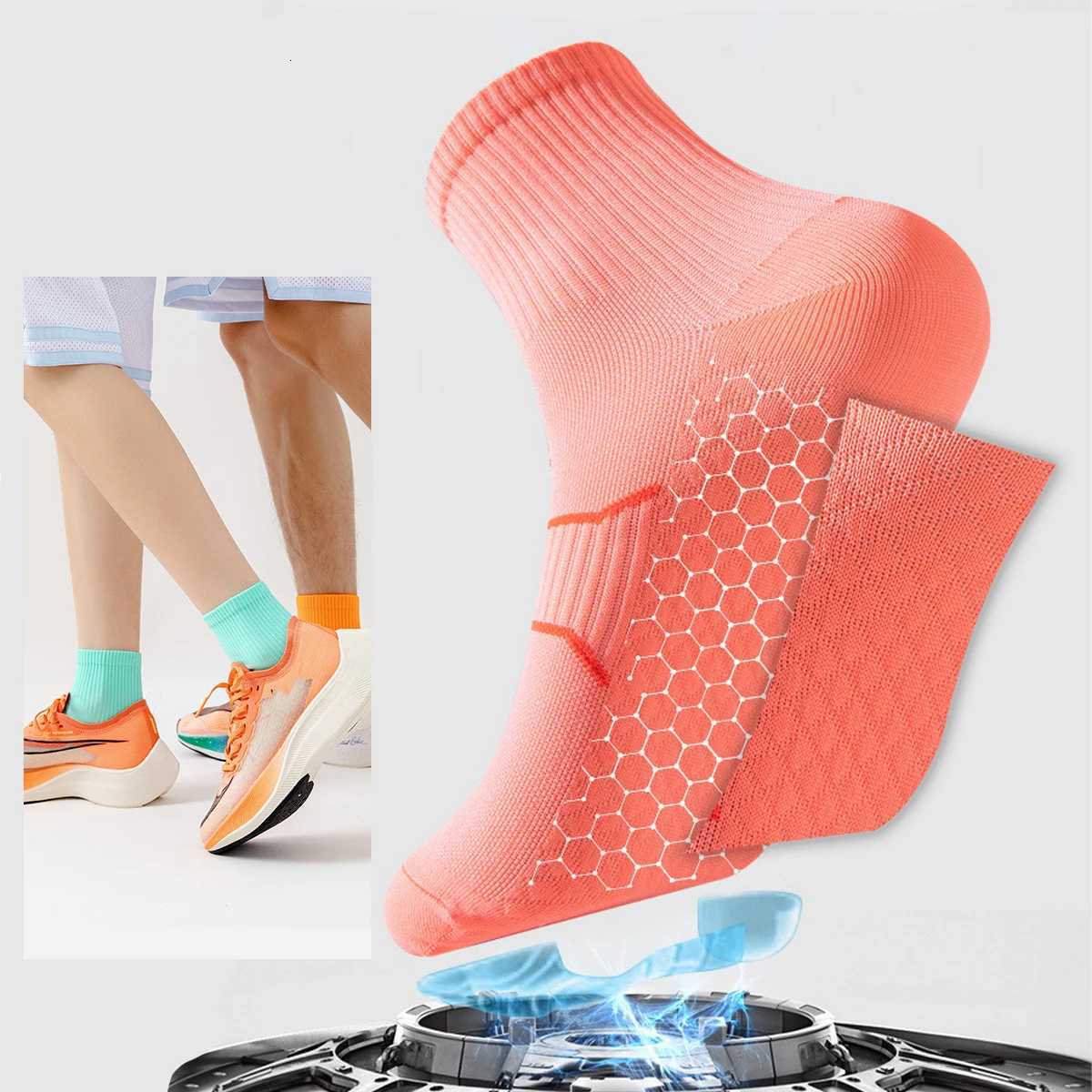 Pro Breathable Racing Bike Socks Outdoor Sports Compression Socks Breathable Mens And Womens Sports Running Basketball SocksW251011