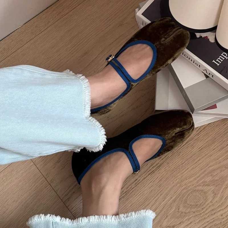 Tabi SplitToe Ballet Flats Shoes Women Spring Autumn Velvet Buckle Strap Mary Jane Elegant Flannel Soft Ladies Loafers lolitaXJ251011