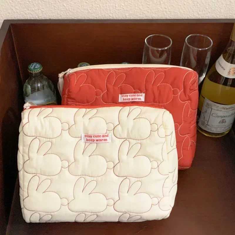 Ins Large Capacity Zipper Makeup Bags Rabbit Quilted Cott Cosmetic Cases Cute Travel Storage Pouch Organizer for Wen Handbag D251011
