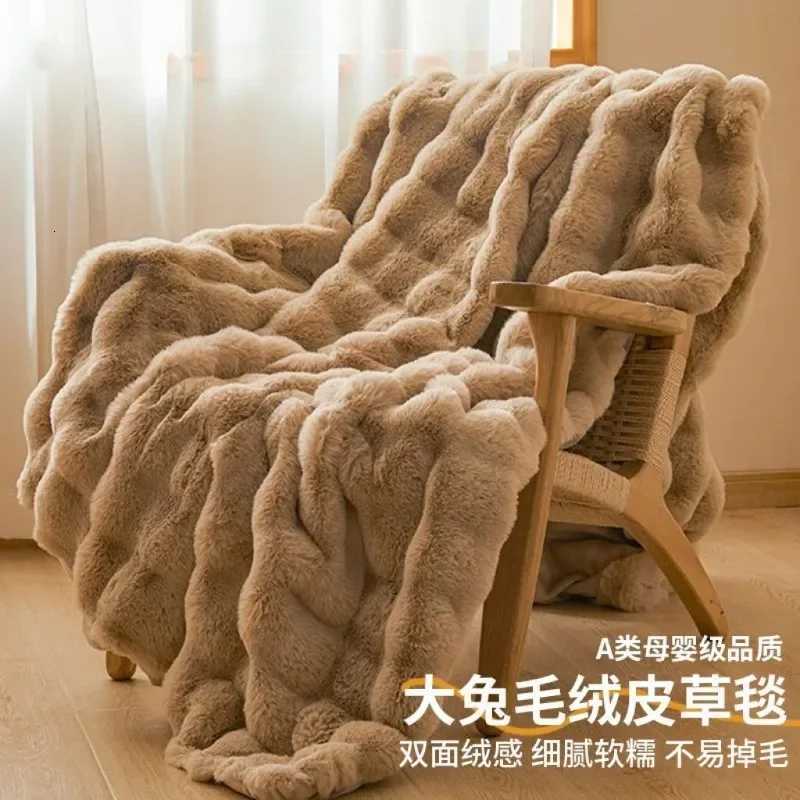 A rabbit fleece blanket quilt winter thickened milk fleece office nap sofa blanket comfortable can be covered at any time C251011
