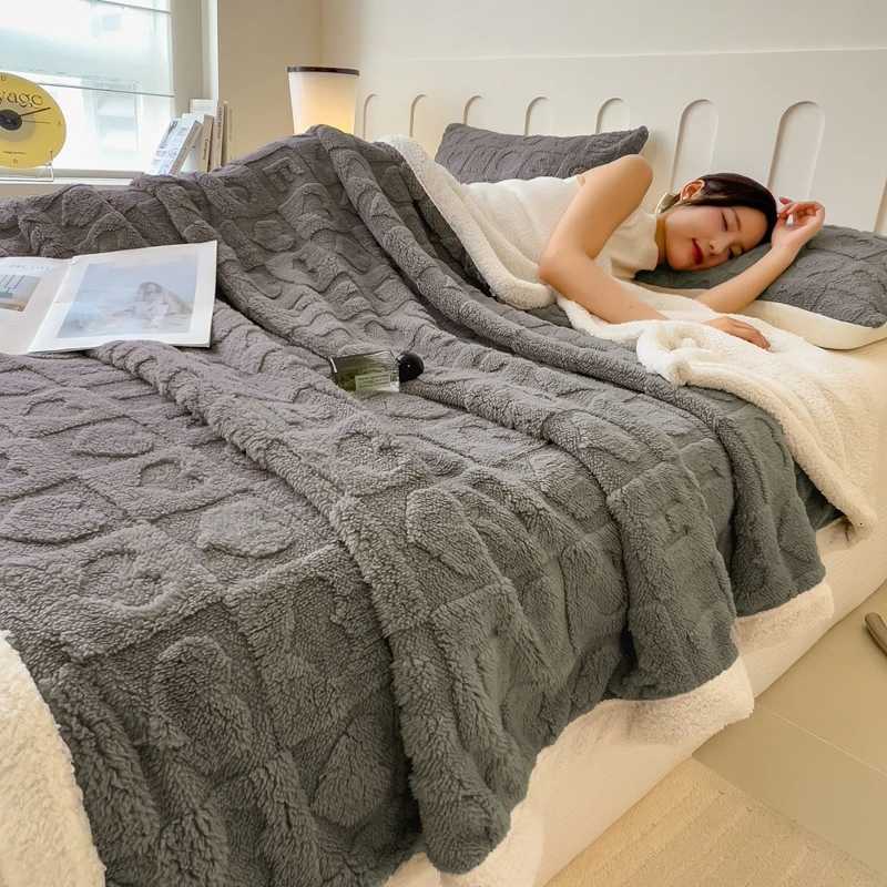 Winter Sherpa Throw Blanket Thickened Lamb Wool Blankets for Couch Sofa Bed Solid Color Plaid Love Pattern Warm Flannel Blanket C251011