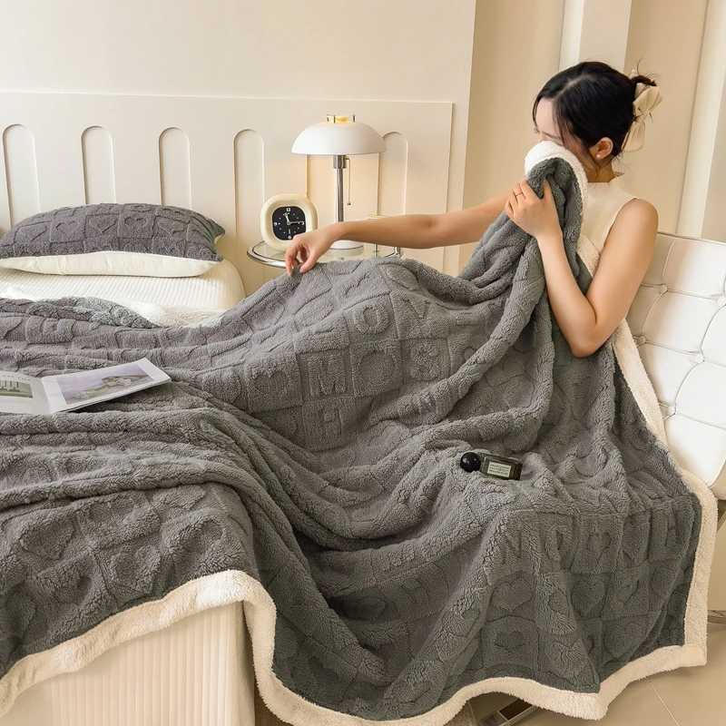 Winter Sherpa Throw Blanket Thickened Lamb Wool Blankets for Couch Sofa Bed Solid Color Plaid Love Pattern Warm Flannel Blanket C251011