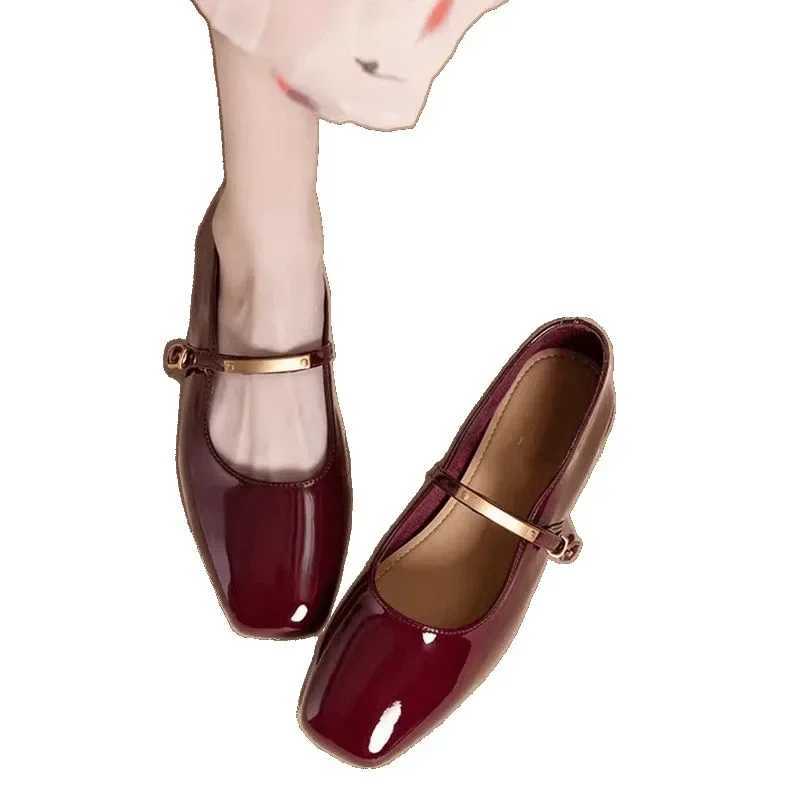 Red Genuine Soft Leather Mary Janes Womens Shoes Spring New Style Retro Hepburn Style SlipOn French Style Patent LeatherXJ251011