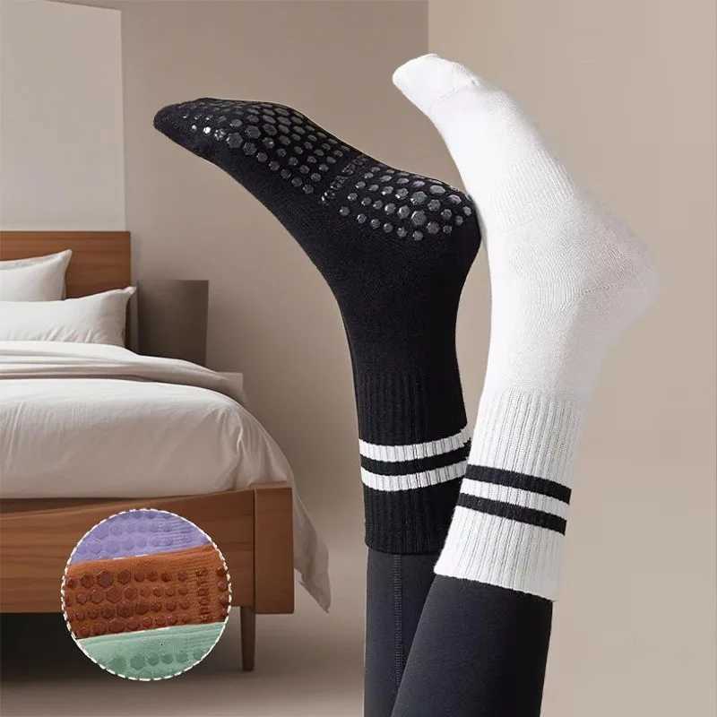 Solid Breathable 2025 Yoga Midcalf Socks New Color Striped Cotton Antislip Sports Socks Pilates Socks Dance Fitness Training SW251011