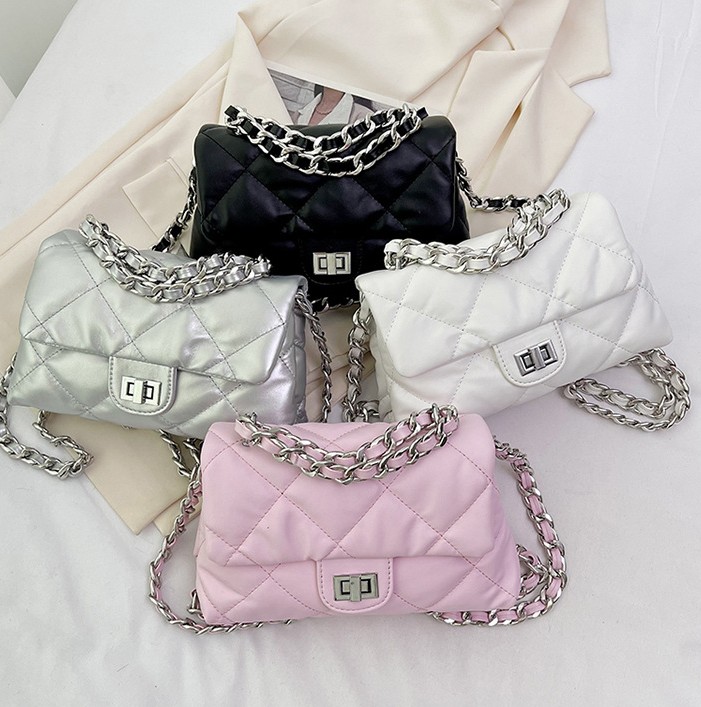 hot Free delivery designer shoulder bag Solid color fashionable handbag with lively design and casual vitality