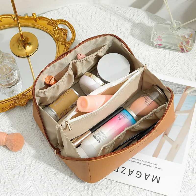 Travel Makeup Bag Large Capacity Cosmetic Organizer Bags for Wen Waterproof PU Leather Toiletry Bags Wide Open Flat Makeup D251011