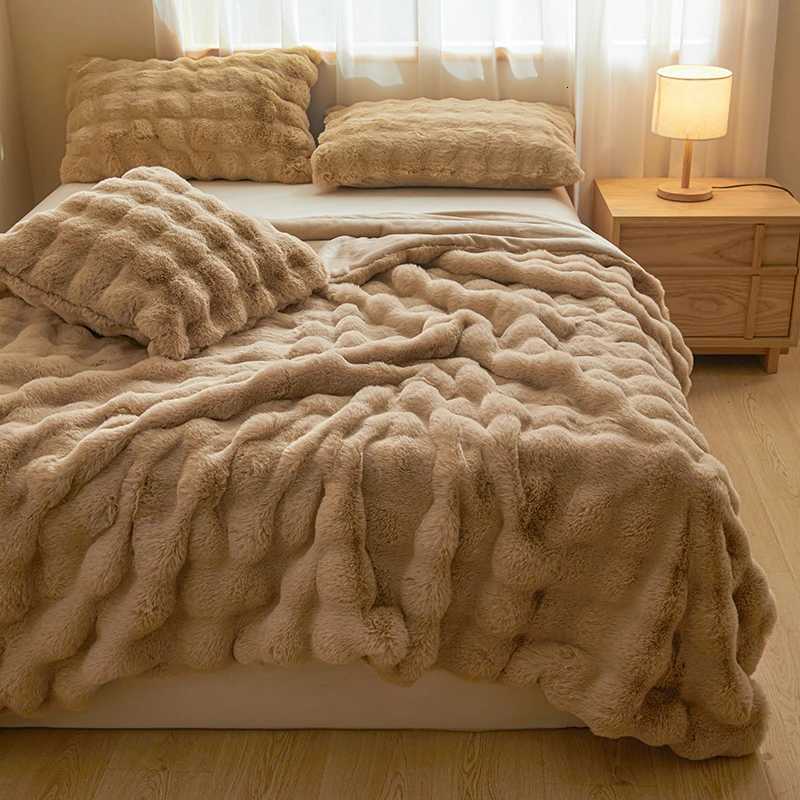 Luxury Solid Color Faux Rabbit Fur Blanket Winter Thickened Warm Faux Fur Blanket Soft Fluffy Throws Blankets for Sofa Bed Naps Y251011