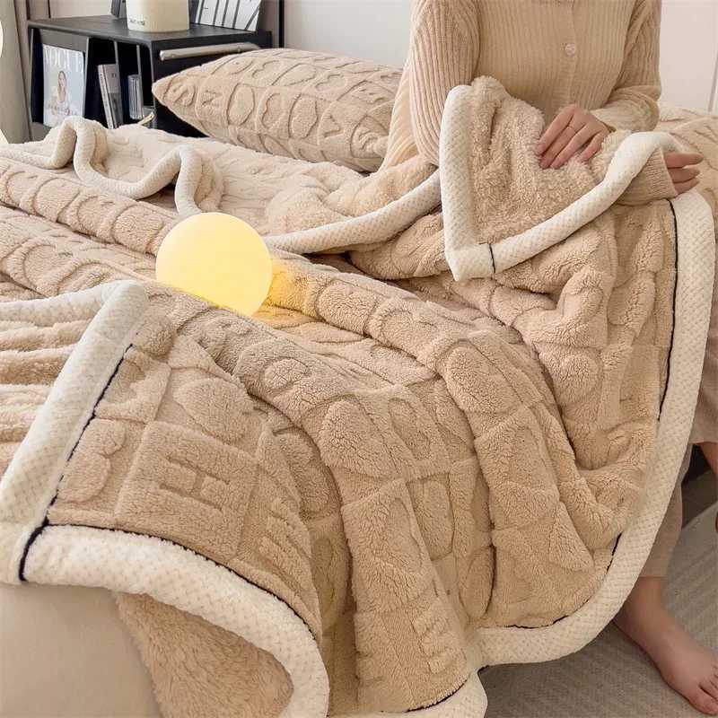 Winter Thick Lamb Fleece Blanket Solid Color Hibiscus Nap Blanket Coral Fleece Heart Shap Sofa Mat A Grade Cotton Bed Sheets C251011