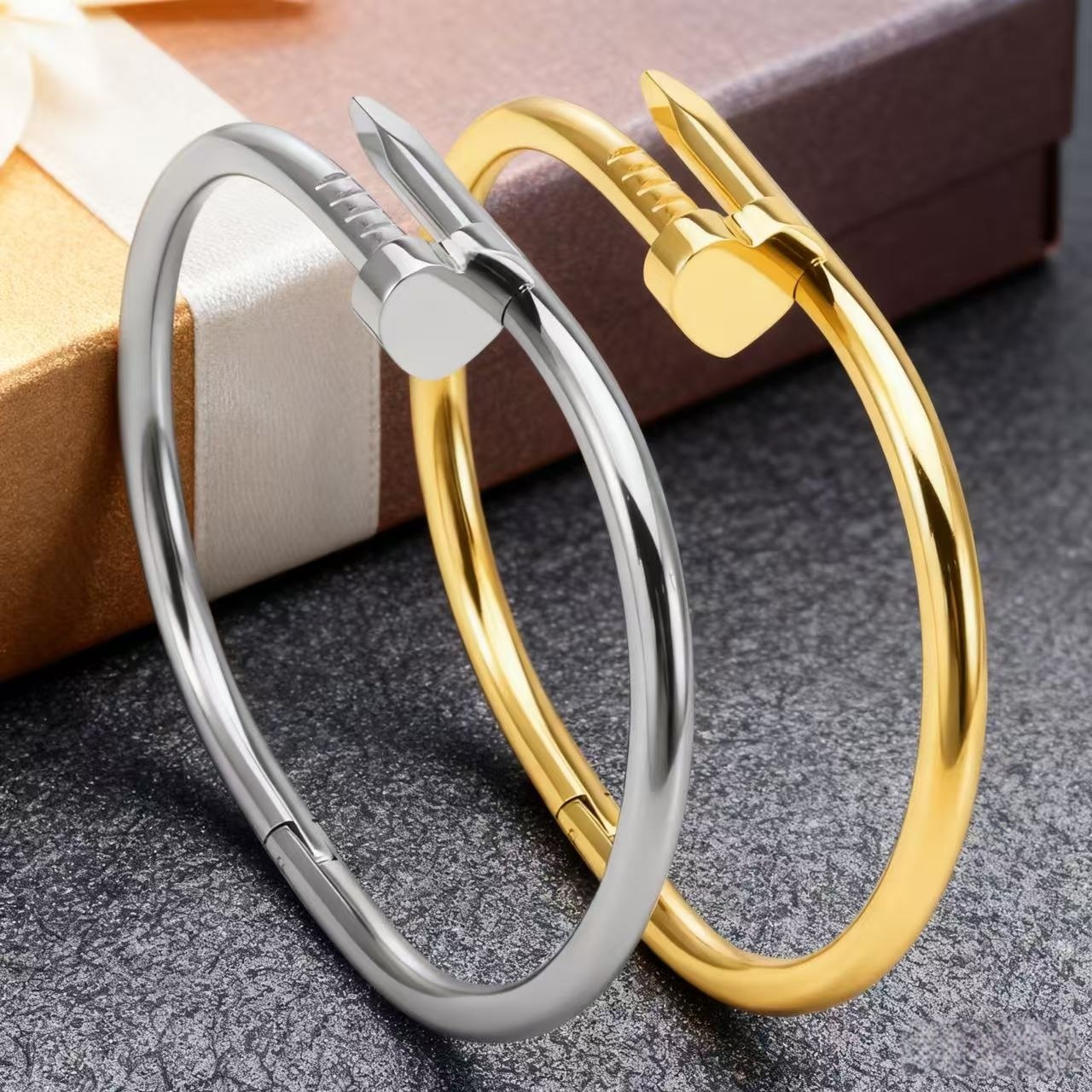 luxury bracelet designer bracelet bangle women men charm bracelets titanium steel silver classic permanent couples jewelrygift gold bracelet designer colorfast