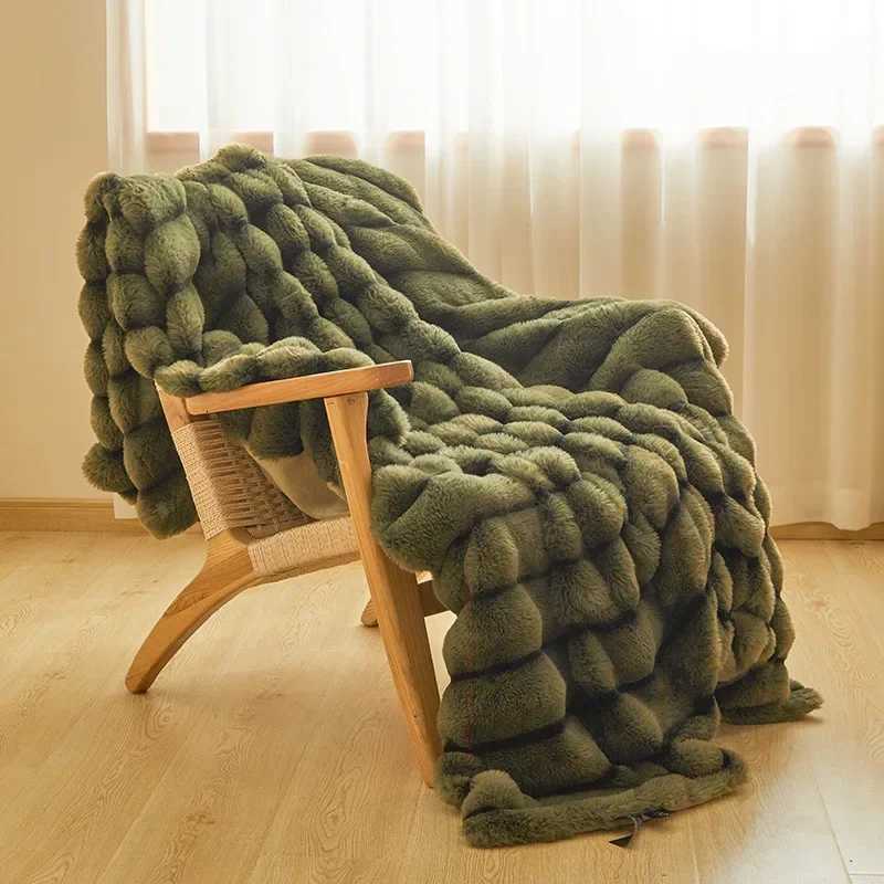 A rabbit fleece blanket quilt winter thickened milk fleece office nap sofa blanket comfortable can be covered at any time C251011