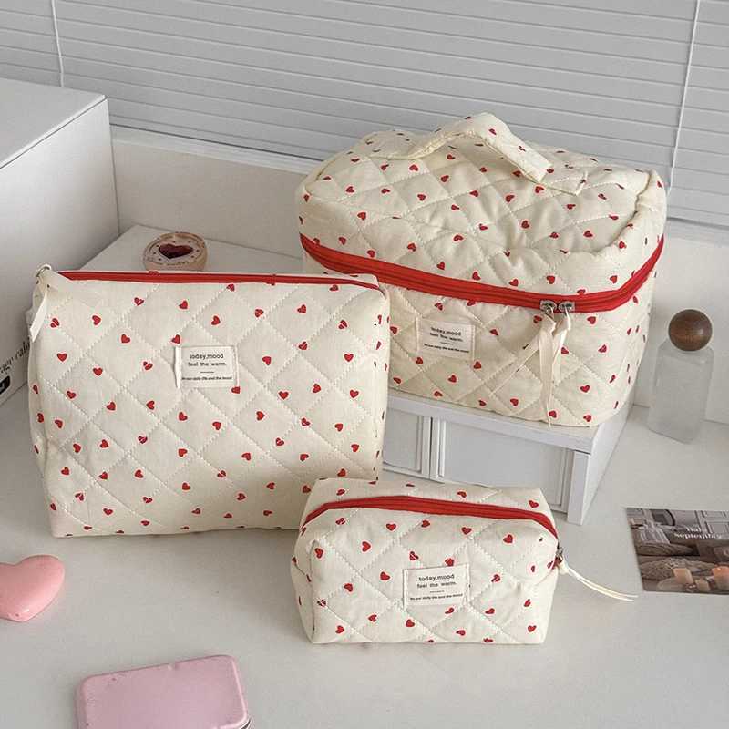 Luxurious Fresh Red Quilted Cosmetic Hand Bag Large Capacity for Traveling and Makeup Storage D251011