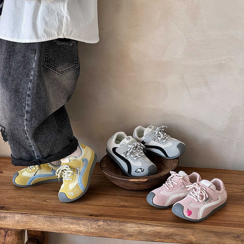 Trendy luxcury Unisex Autumn Sneakers Featuring Modern Design Elements from Korea