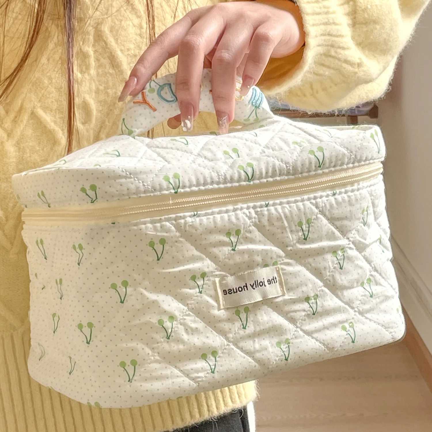 ry Makeup Bag Wens Point Cosmetic Storage Bag Travel Portable Makeup Pouches Ladies Cosmetic Pouch Travel Essentials D251011