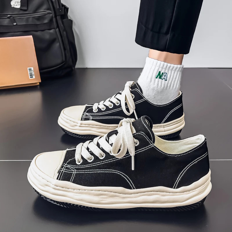 Mens Board Shoessneakersskate shoesCasual Shoes Cushioned Lightweight StreetStyle Daily Wear NonSlip Elegant 251009