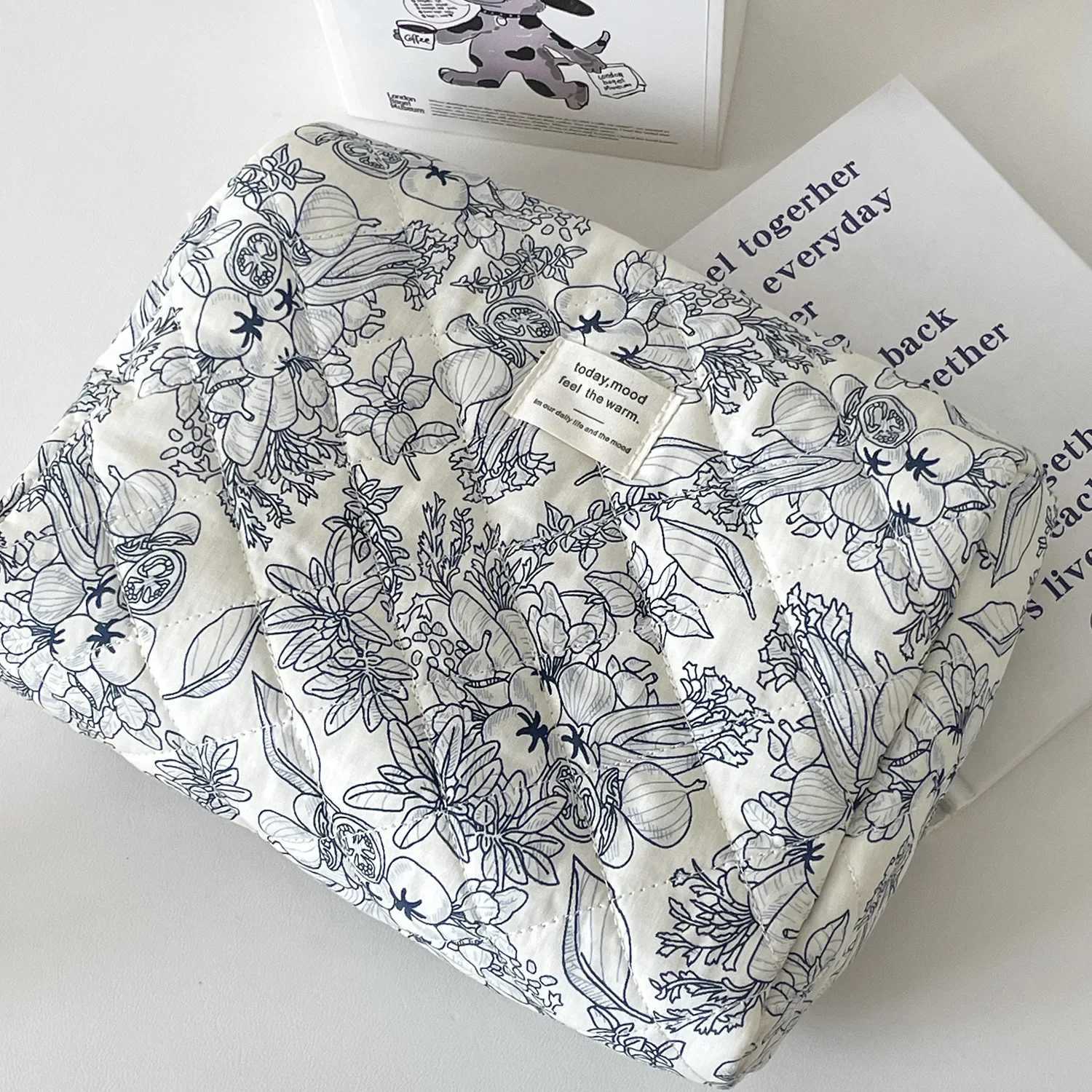 Wens Zipper Cosmetic Bag Organizer Flower Quilting Cott Makeup Bag Fem Cloth Handbag Portable Toiletry Case Girls Travel D251011