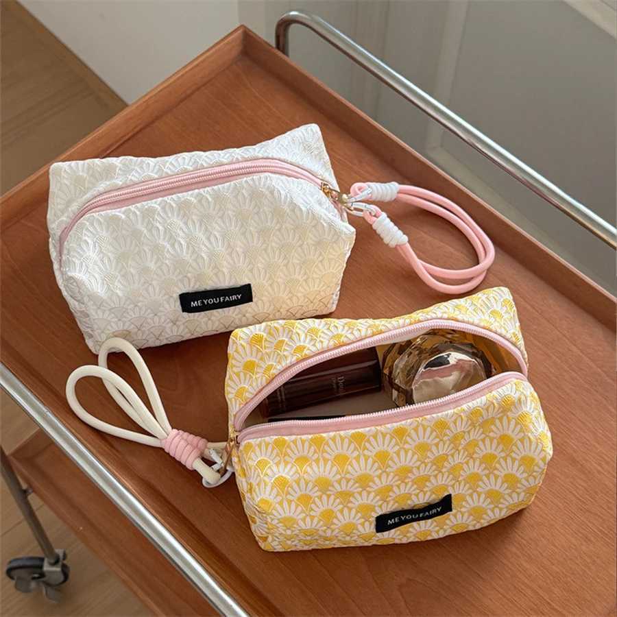 Fi Flower Quilted Makeup Storage Bag Portable Travel Organizer Cosmetic Toiletry Pouch Cute Make Up Handbag Floral Bags D251011