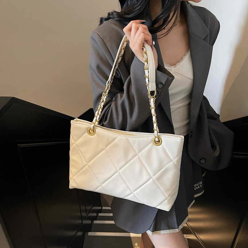 hot Free delivery designer shoulder bag Fashionable hand-held crossbody women's bag convenient and practical