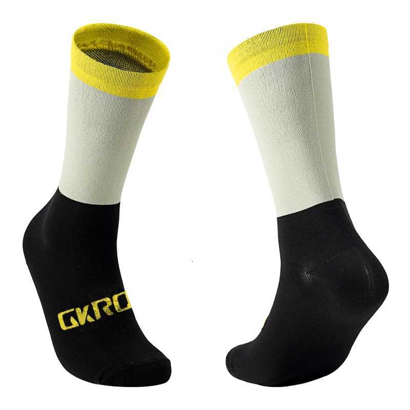 New Cycling Socks High Quality Compression Socks Men and Women Soccer Socks Basketball Outdoor Running ProfessionalW251011