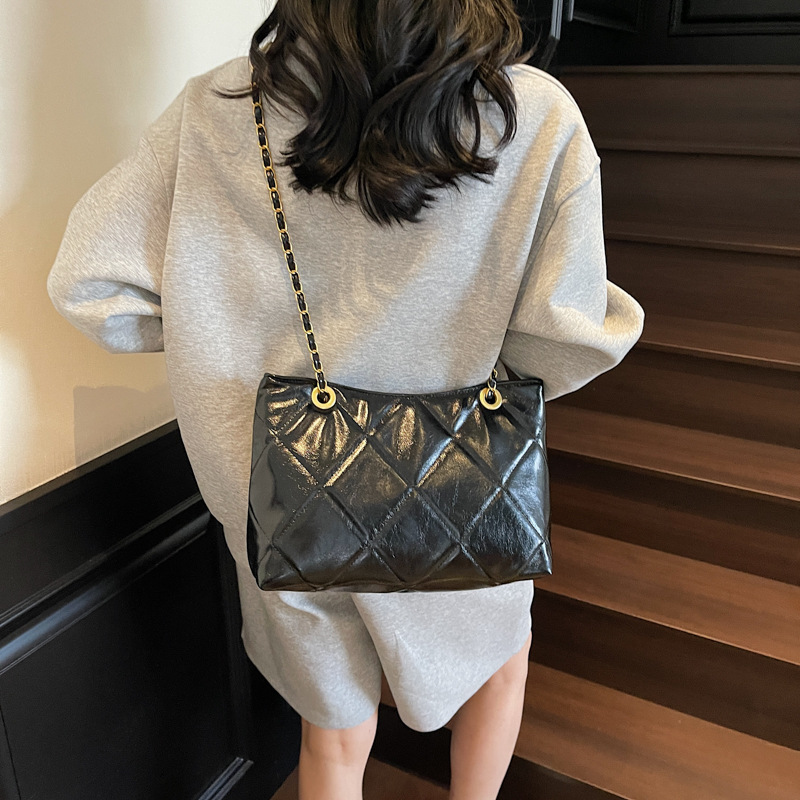 hot Free delivery designer shoulder bag Fashionable hand-held crossbody women's bag convenient and practical