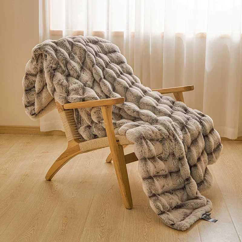 A rabbit fleece blanket quilt winter thickened milk fleece office nap sofa blanket comfortable can be covered at any time C251011