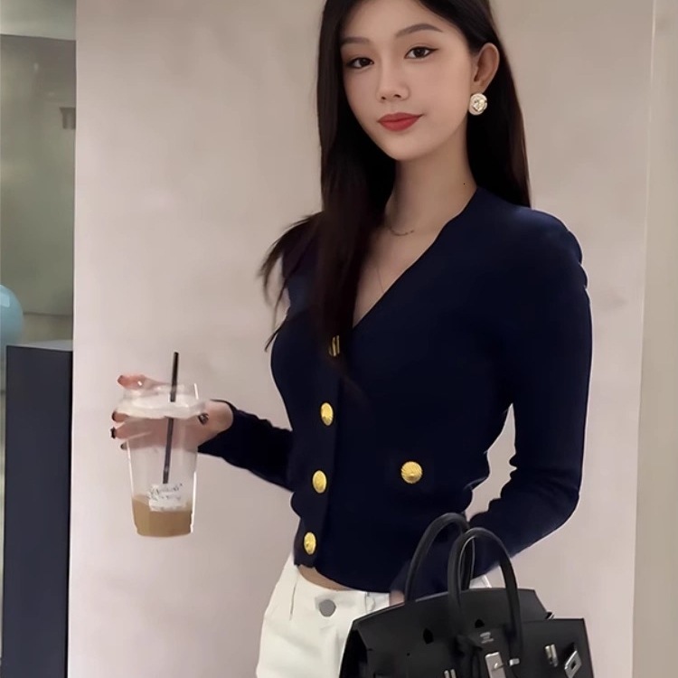 2025 Autumn/Winter New Top Designer Jacket, a French V-neck metal button slim fashion fit top, luxurious knitted sweater cardigan short top
