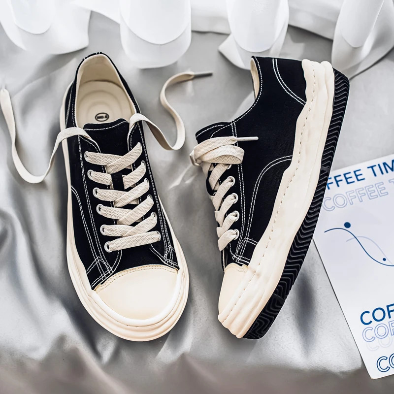 Mens Board Shoessneakersskate shoesCasual Shoes Cushioned Lightweight StreetStyle Daily Wear NonSlip Elegant 251009
