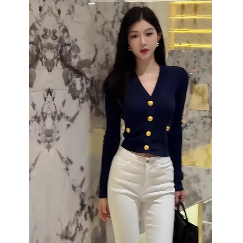 2025 Autumn/Winter New Top Designer Jacket, a French V-neck metal button slim fashion fit top, luxurious knitted sweater cardigan short top