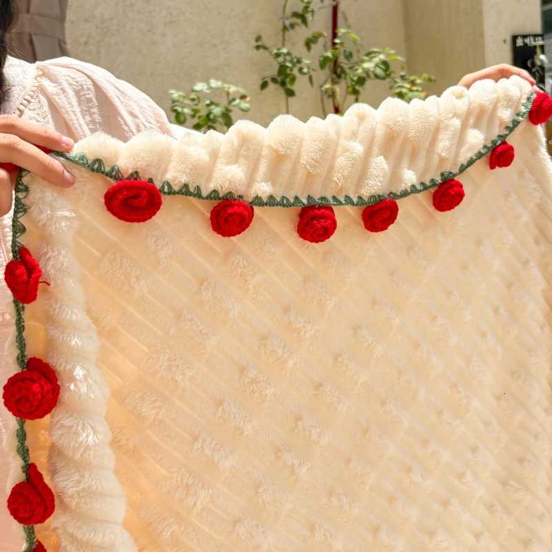 Romantic Rose Bouquet Blanket Floral Soft and Lightweight Throw Couch Blanket Gifts for Mom Birthday Valentines Day Home Decor C251011