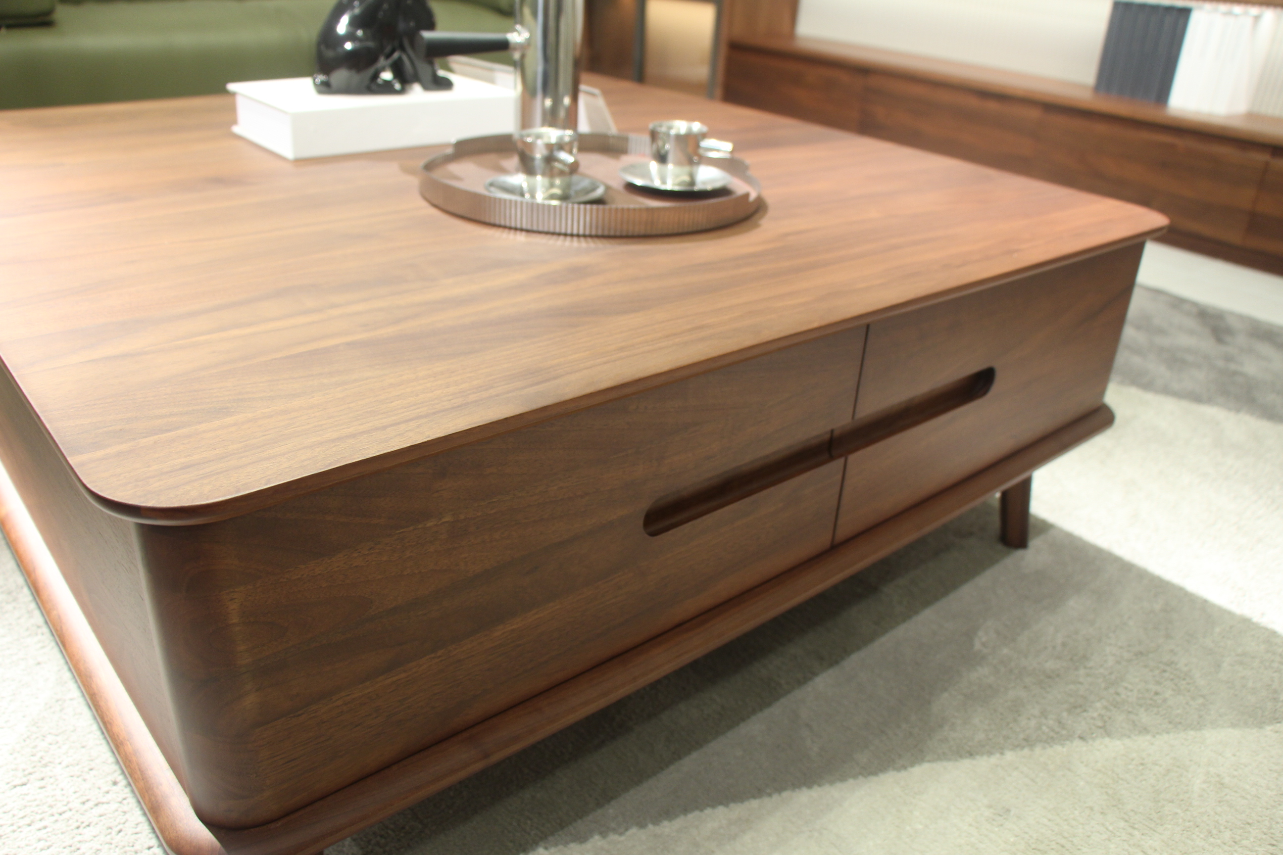 Zhong zhixin Ruimu Designer Luxury High-end Modern Chinese-style Sofa Crafted with a solid wood frame and genuine leather with meticulous workmanship