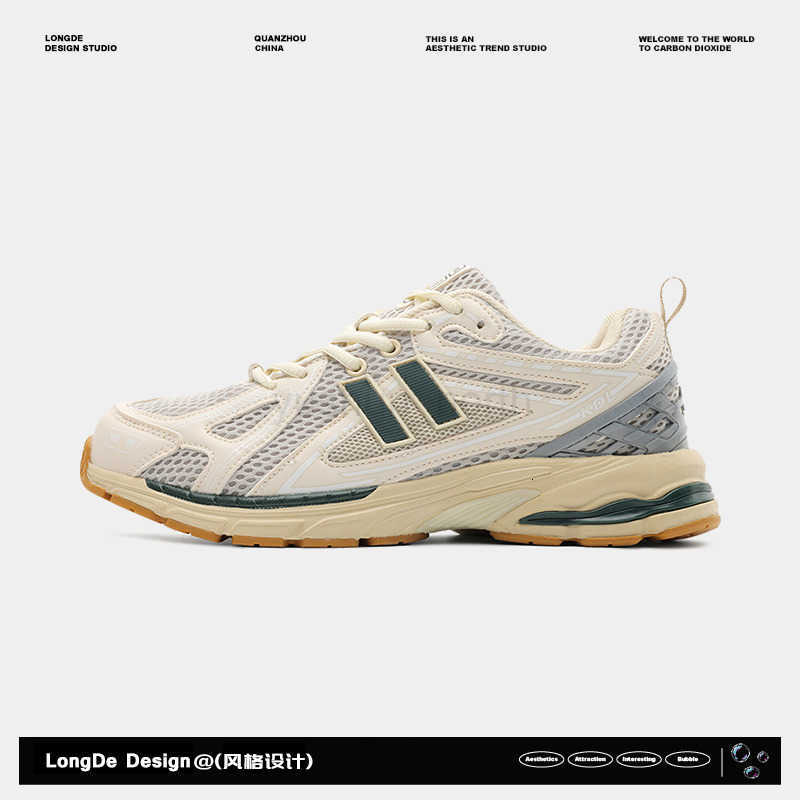 Top quality running shoes men women Designer sneakers TripLE Black white Solar red flats breathabLE trainer fashion mens Outdoor sports trainers size 