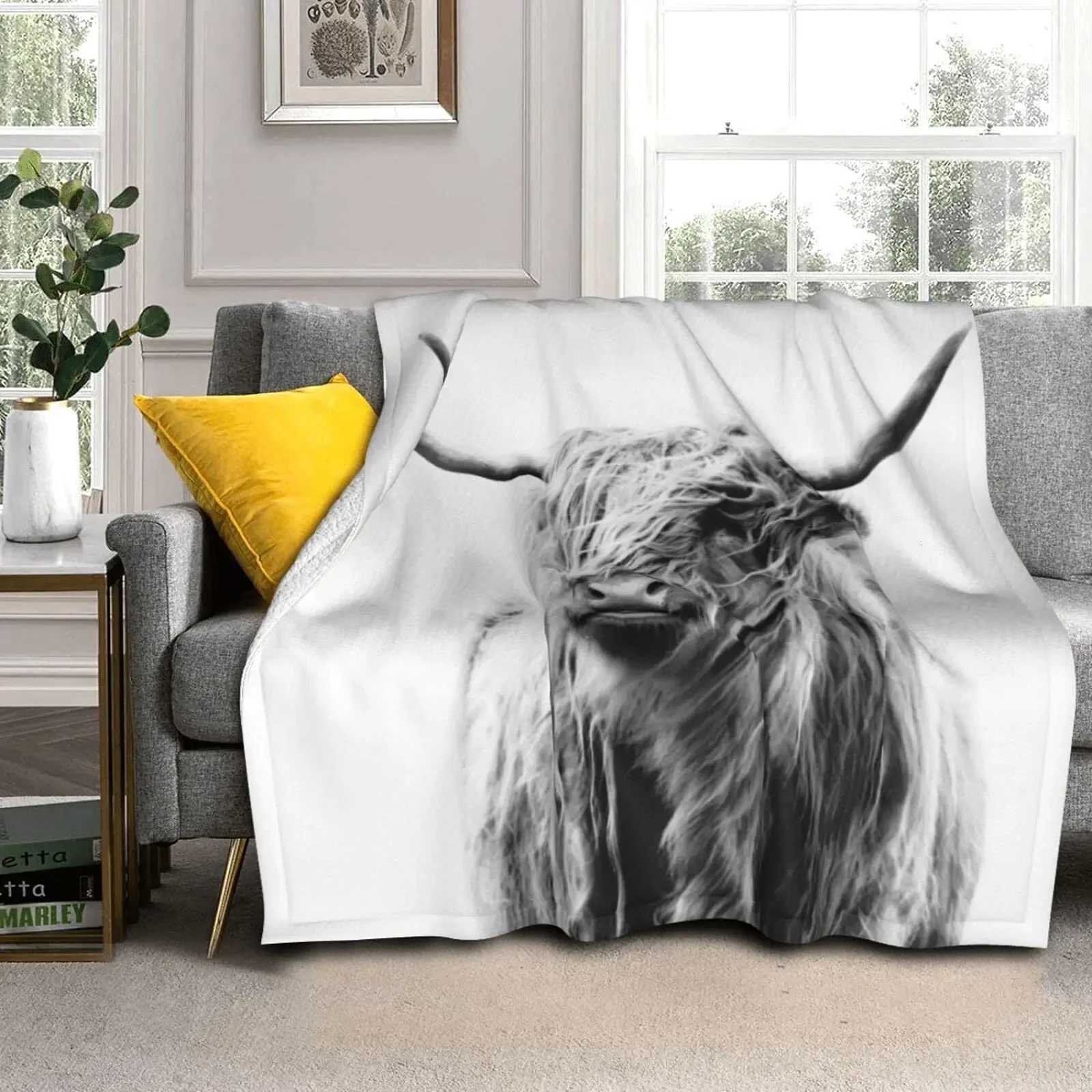 Highland Cow Blanket Animal Bedding Throw Soft Cozy Fleece Plush Size for Couch Bed Sofa Travelling Camping Y251011