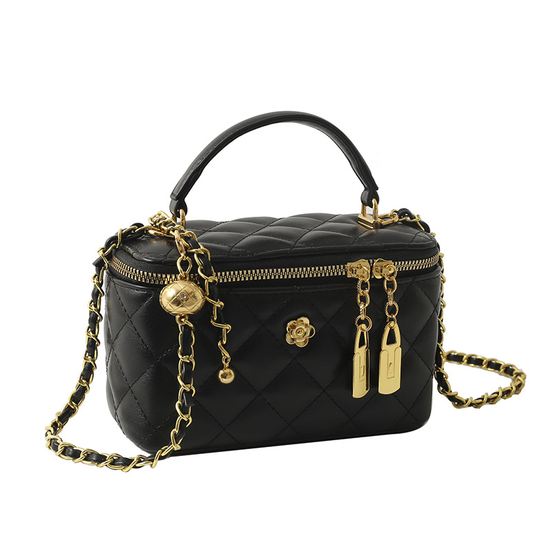 hot Free delivery designer shoulder bag Fashionable and minimalist solid color handbag for daily commuting