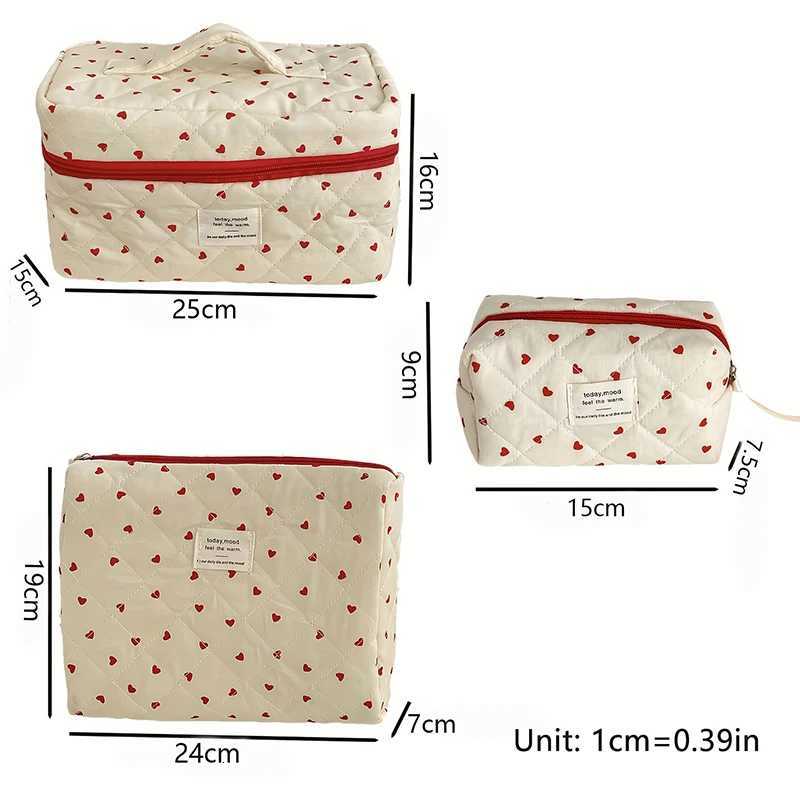 Luxurious Fresh Red Quilted Cosmetic Hand Bag Large Capacity for Traveling and Makeup Storage D251011