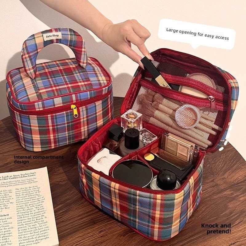New Plaid Cosmetic Bag Fresh Girl Travel Toiletry Bag Mtifunctial Storage Bag Wan Cosmetic Bag D251011