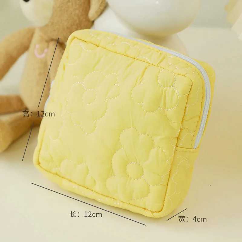 Simple Outdoor Travel Embroidery LargeCapacity Storage Bags Cosmetic Bags Waterproof Portable Storage Bags Travel Makeup Pouch D251011