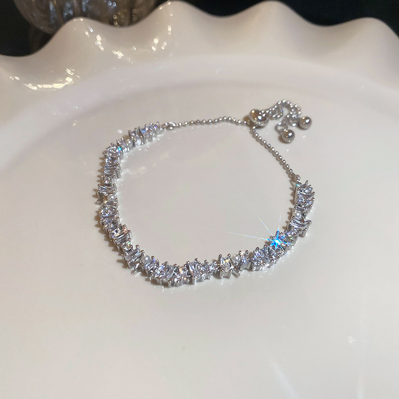 Zircon Inlaid Star Pearl Adjustable Bracelet for Women, Niche Minimalist Style Fashion Jewelry with a Sense of Sophistication - view 3